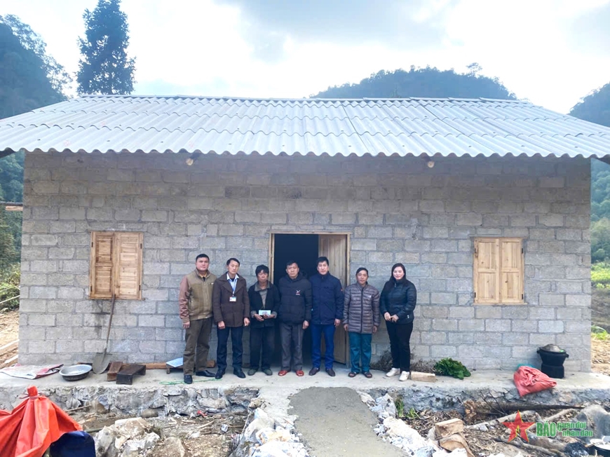 Vùng cao Mèo Vạc nỗ lực mang mái ấm đến với hộ nghèo dịp tết
