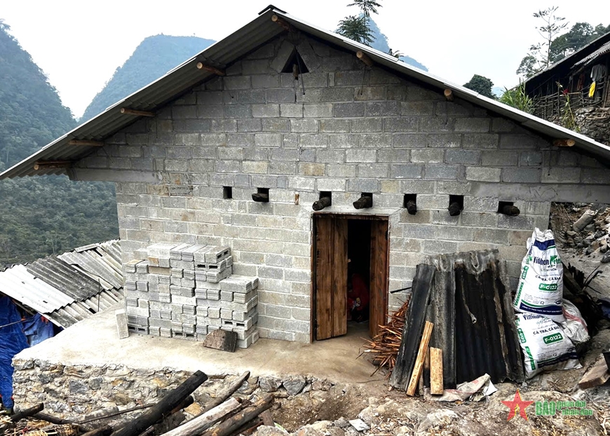 Vùng cao Mèo Vạc nỗ lực mang mái ấm đến với hộ nghèo dịp tết
