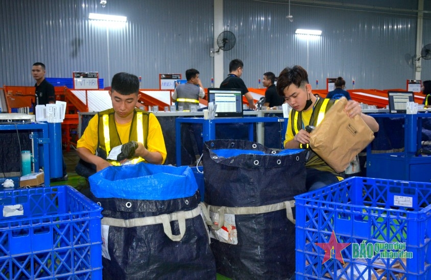 Xanh hóa thương mại điện tử: Bắt đầu từ đâu?