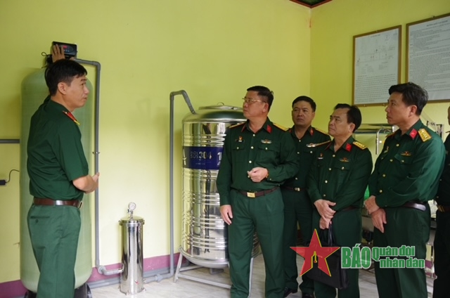 Quân khu 5 nghiệm thu kỹ thuật mô hình xử lý nước tại tỉnh Đắk Lắk