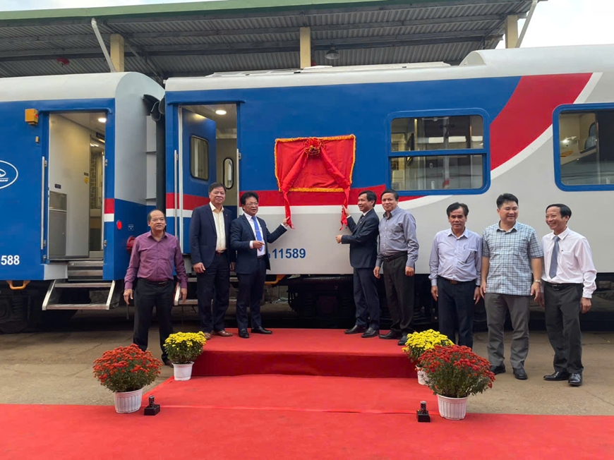 Ngành Đường sắt có thêm 11 toa xe chất lượng cao