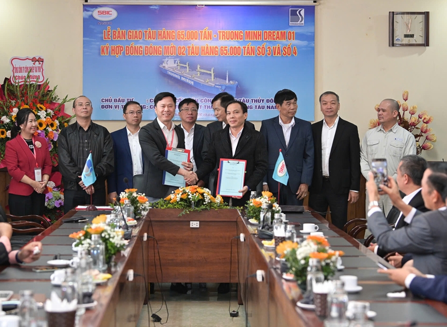 Bàn giao tàu chở hàng lớn nhất do doanh nghiệp Việt Nam đóng mới