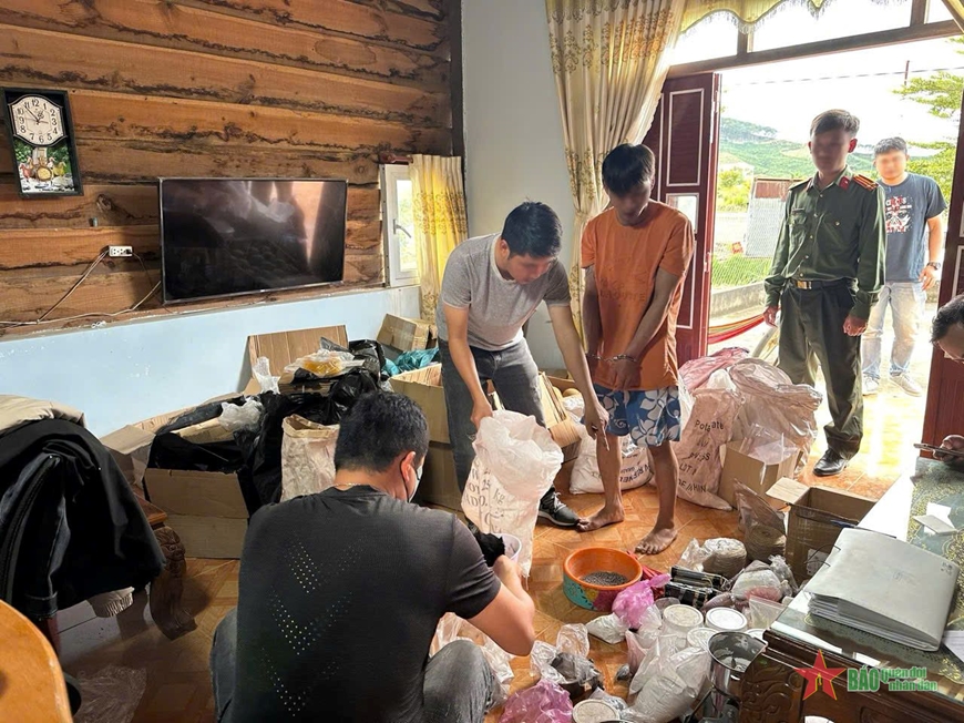 Thu giữ hơn 100kg hóa chất điều chế pháo nổ trái phép tại Lâm Đồng