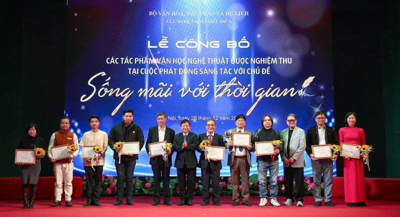 Công bố 35 tác phẩm xuất sắc từ cuộc vận động sáng tác “Sống mãi với thời gian”