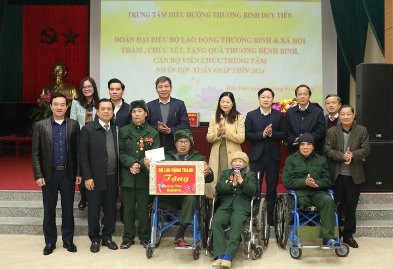 Tết cho người nghèo: Không chỉ đơn thuần là vật chất