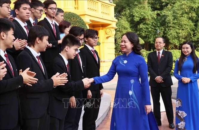 Phó chủ tịch nước gặp mặt các học sinh đoạt giải Olympic và Khoa học kỹ thuật quốc tế năm 2024