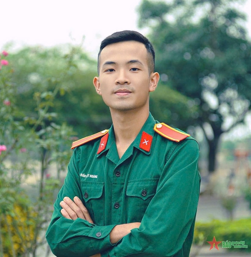 Chàng học viên chính trị bén duyên văn chương   