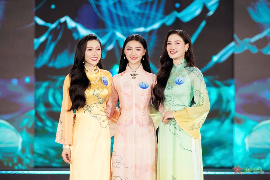 Top 3 chung cuộc: Nguyễn Ngọc Kiều Duy (trái), Nguyễn Thị Cẩm Ly (giữa) và Đỗ Thị Phương Thanh.