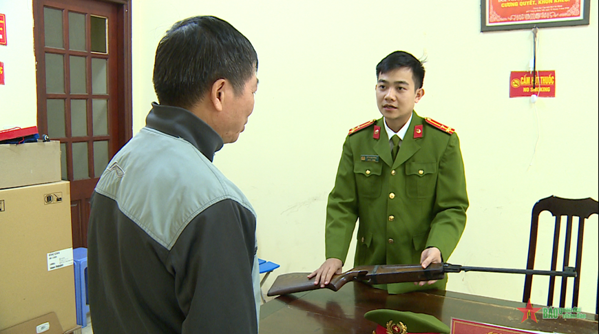 Tăng cường công tác vận động thu hồi vũ khí, vật liệu nổ