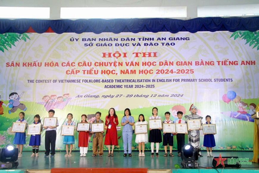 An Giang trao giải Hội thi Sân khấu hóa các câu chuyện dân gian bằng tiếng Anh