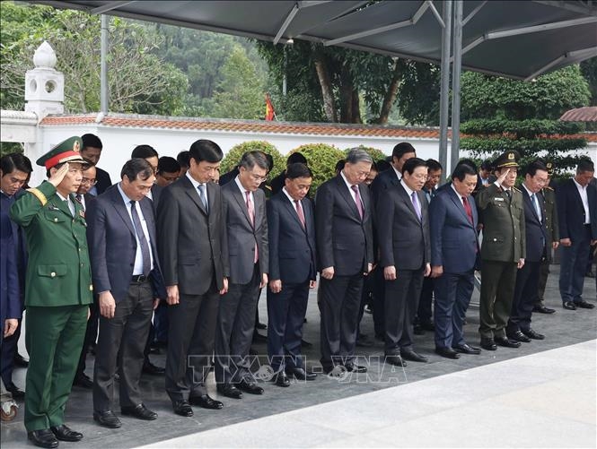 Tổng Bí thư Tô Lâm dâng hương tại Khu di tích lịch sử cấp quốc gia đặc biệt Ngã ba Đồng Lộc