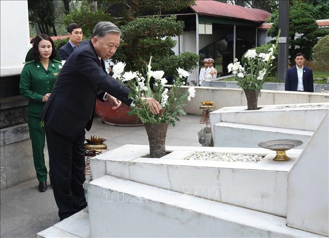 Tổng Bí thư Tô Lâm dâng hương tại Khu di tích lịch sử cấp quốc gia đặc biệt Ngã ba Đồng Lộc