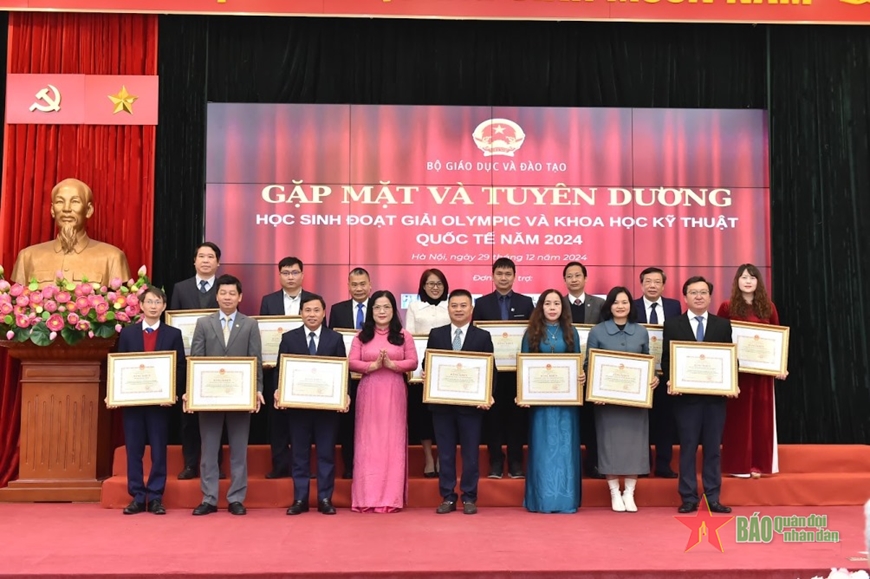 Bộ Giáo dục và Đào tạo tuyên dương học sinh đoạt giải quốc tế