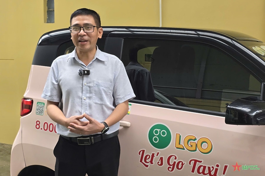 Trải nghiệm taxi điện mini ở “Xứ sở hoa vàng trên cỏ xanh”