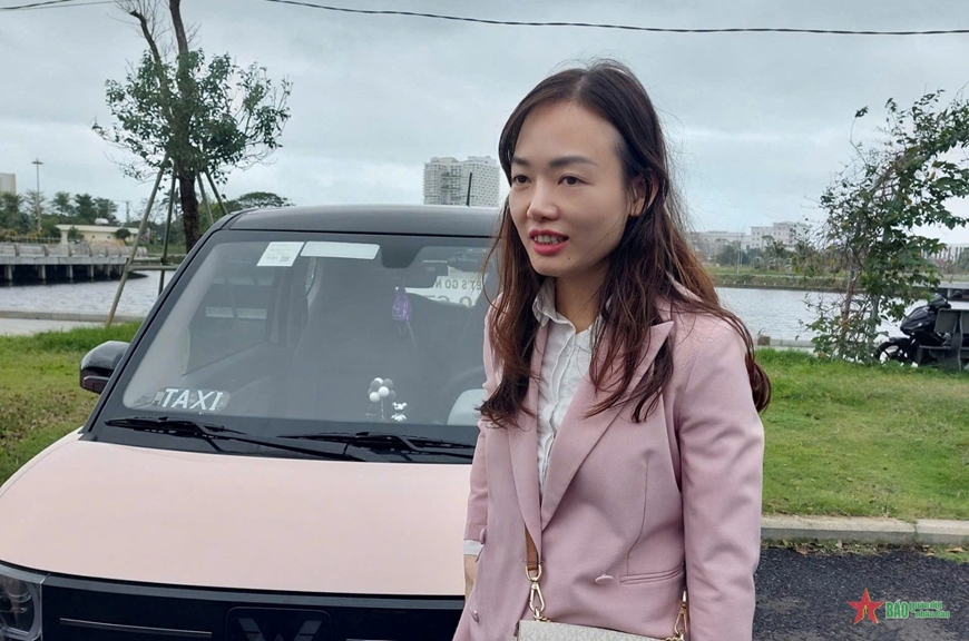 Trải nghiệm taxi điện mini ở “Xứ sở hoa vàng trên cỏ xanh”