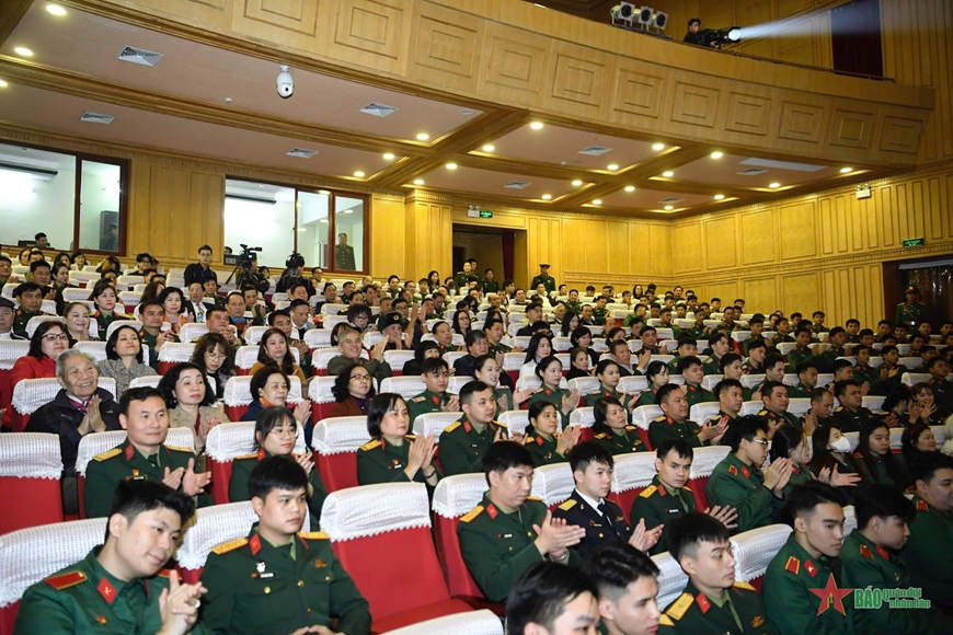 Tỏa sáng hình tượng Bộ đội Cụ Hồ trong chương trình nghệ thuật “Con đường từ trái tim”