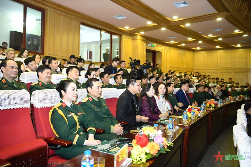 Tỏa sáng hình tượng Bộ đội Cụ Hồ trong chương trình nghệ thuật “Con đường từ trái tim”