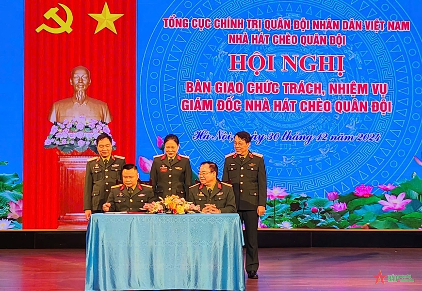 Đại tá, NSND Vũ Tự Long giữ chức vụ Giám đốc Nhà hát Chèo Quân đội