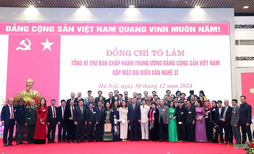 Tổng Bí thư Tô Lâm gặp mặt đại biểu văn nghệ sĩ