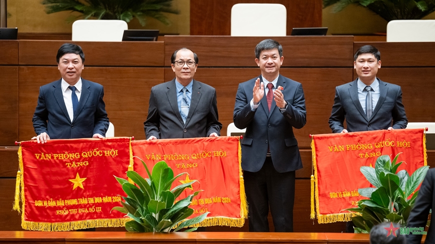 Chủ tịch Quốc hội Trần Thanh Mẫn dự Hội nghị tổng kết công tác năm 2024 và triển khai nhiệm vụ năm 2025 của Văn phòng Quốc hội
