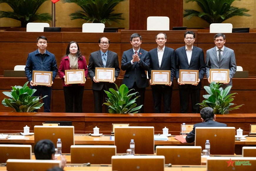 Chủ tịch Quốc hội Trần Thanh Mẫn dự Hội nghị tổng kết công tác năm 2024 và triển khai nhiệm vụ năm 2025 của Văn phòng Quốc hội