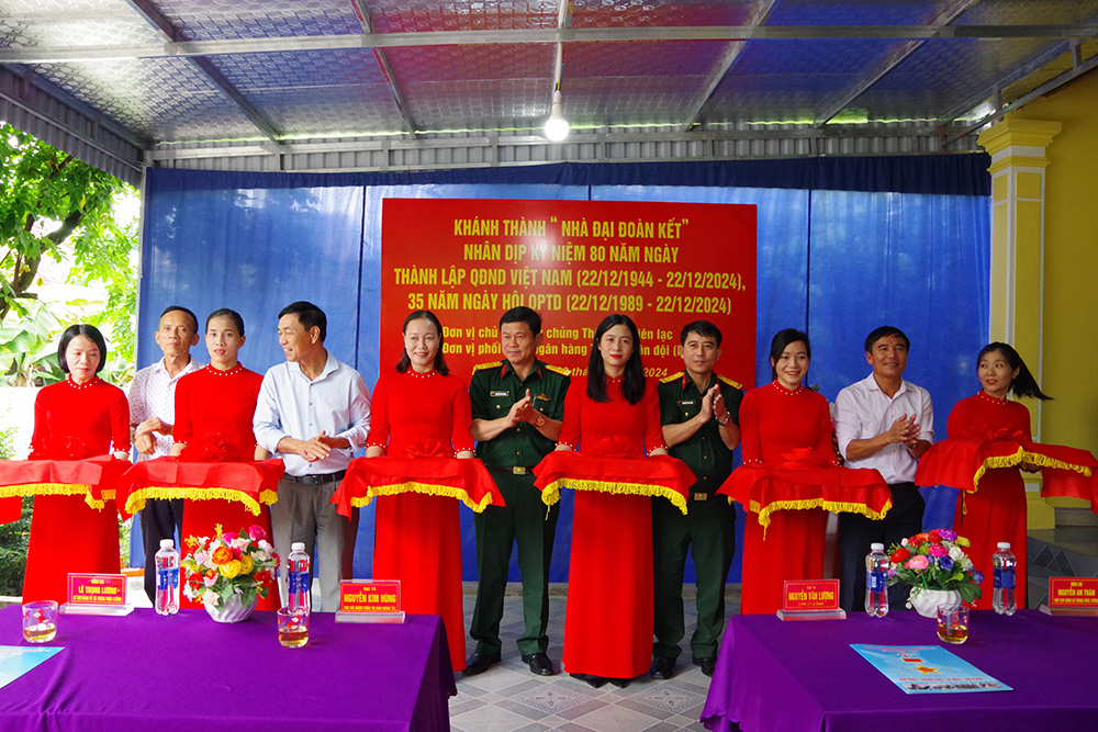 Vẹn tình đồng đội, thắm tình quân - dân