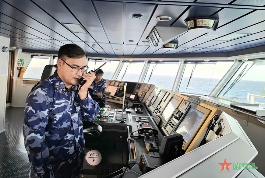 Cứu thành công 5 thuyền viên tàu nước ngoài gặp nạn trên biển
