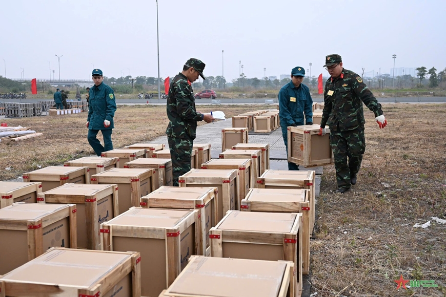 Hà Nội: Khẩn trương hoàn thành các trận địa bắn pháo hoa phục vụ đón năm mới 2025