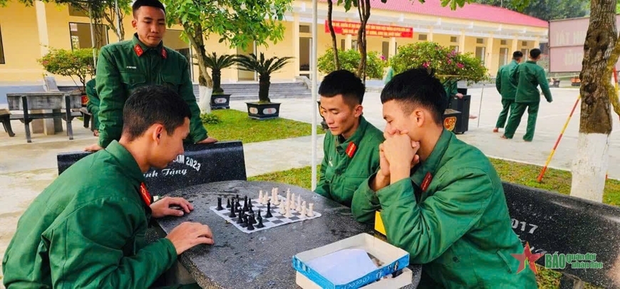 Cán bộ, chiến sĩ toàn quân đón mừng năm mới vui tươi