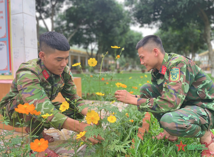 Cán bộ, chiến sĩ toàn quân đón mừng năm mới vui tươi