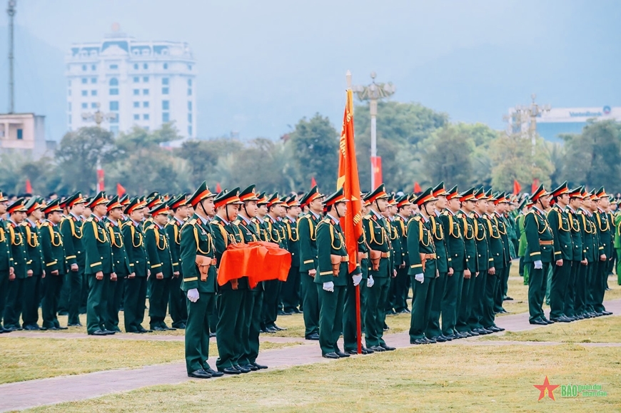 Lai Châu: Thiêng liêng Lễ chào cờ đầu năm mới 2025