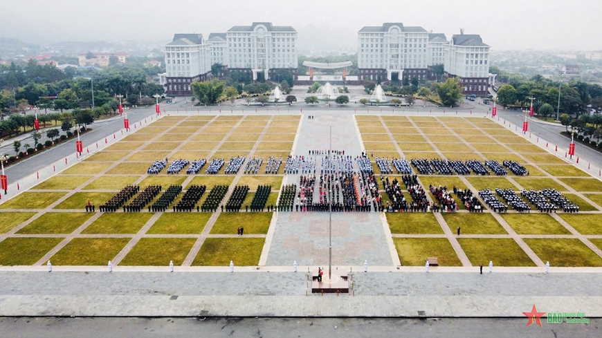 Lai Châu: Thiêng liêng Lễ chào cờ đầu năm mới 2025