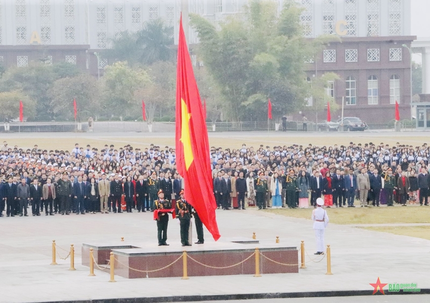 Lai Châu: Thiêng liêng Lễ chào cờ đầu năm mới 2025