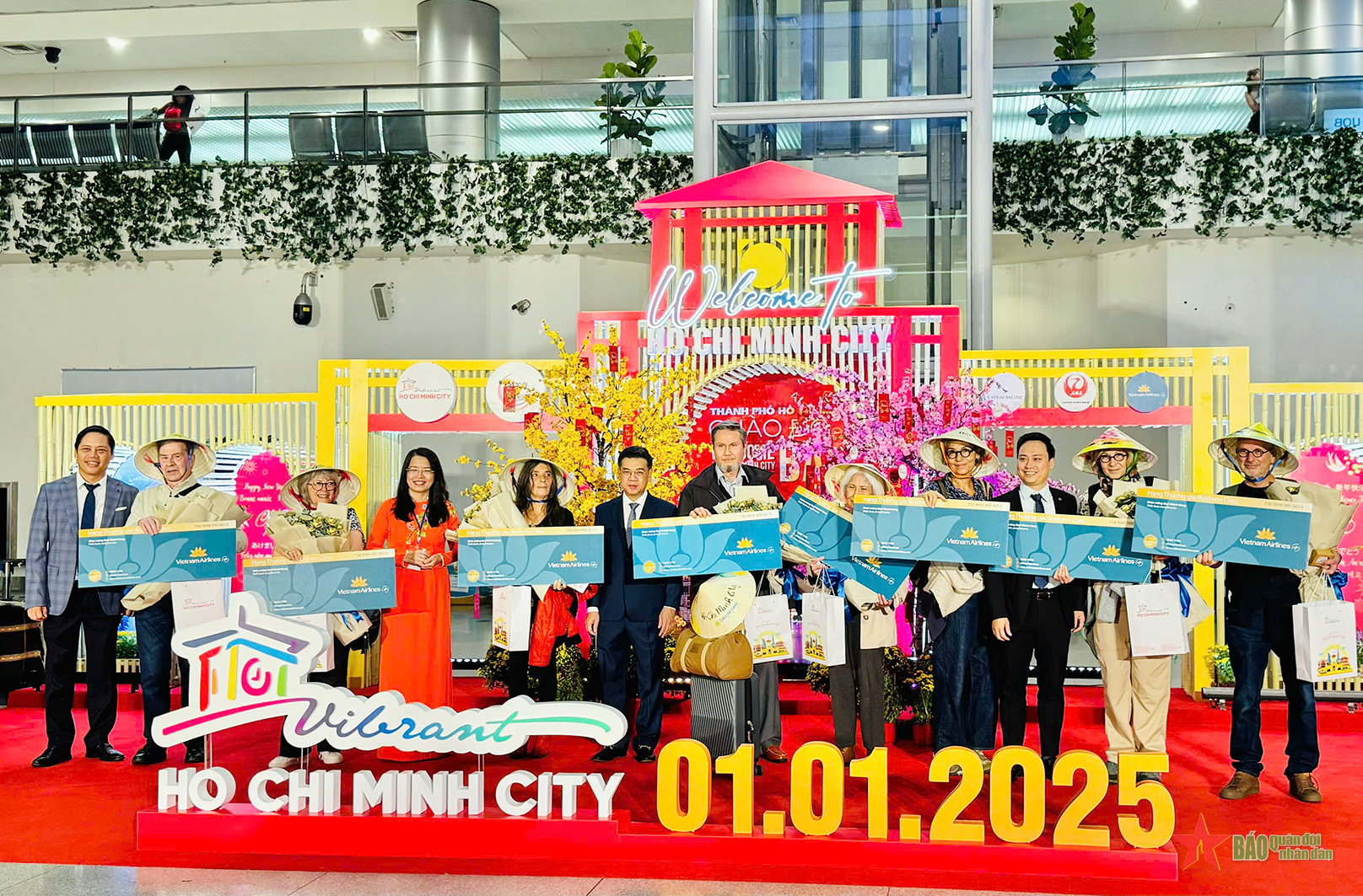TP Hồ Chí Minh đón đoàn khách du lịch quốc tế đầu tiên năm 2025