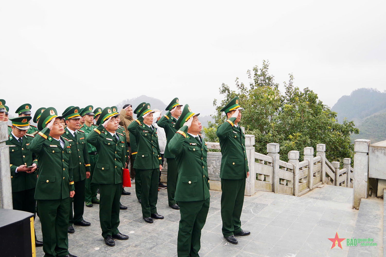 Đồn Biên phòng Lũng Cú: Chào cờ đầu năm mới tại Cột cờ quốc gia Lũng Cú