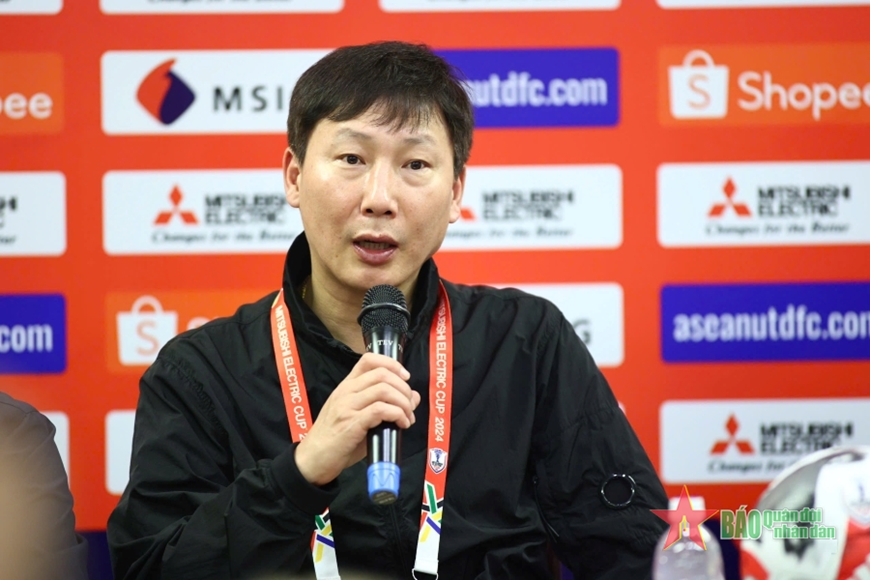 HLV Kim Sang-sik: Đánh bại Thái Lan là món quà năm mới tặng cổ động viên Việt Nam