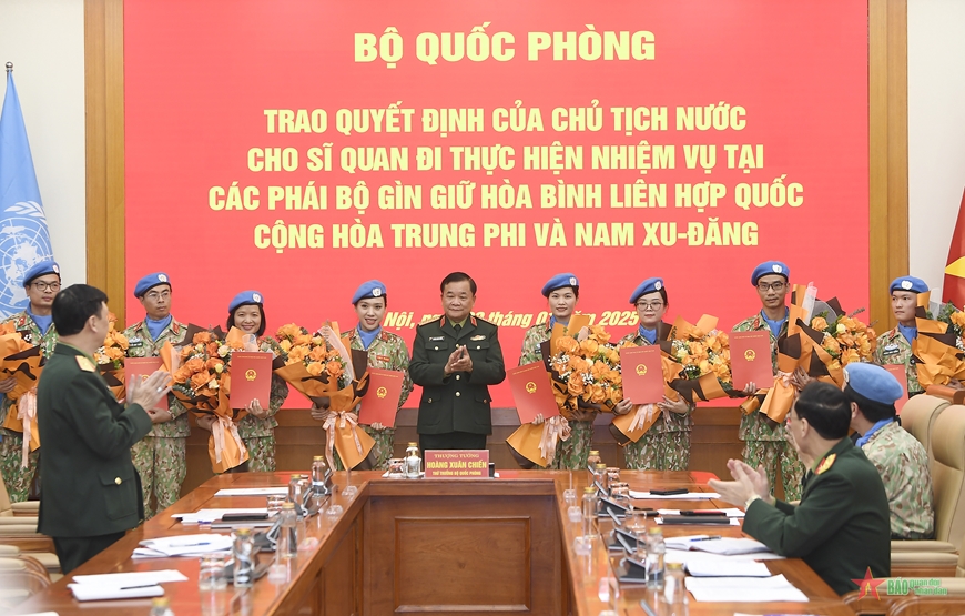 Các sĩ quan Việt Nam sẵn sàng lên đường làm nhiệm vụ gìn giữ hoà bình