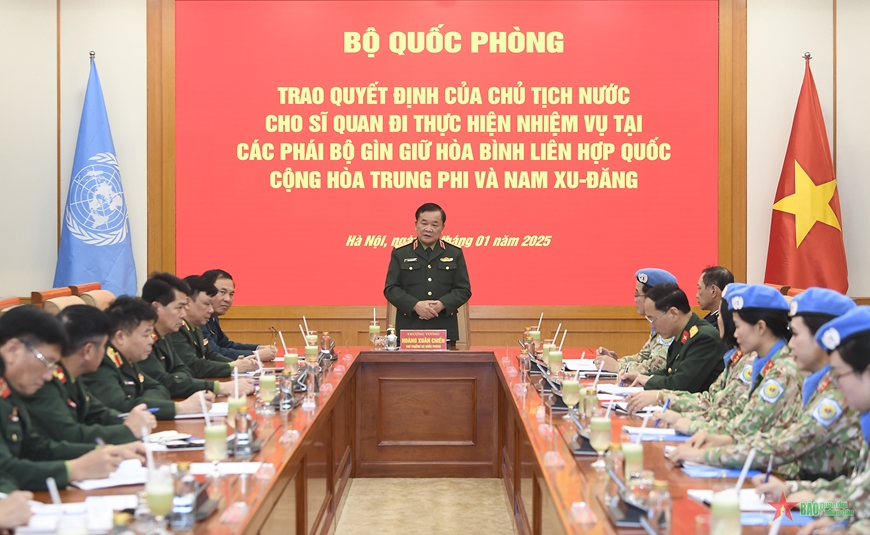 Các sĩ quan Việt Nam sẵn sàng lên đường làm nhiệm vụ gìn giữ hoà bình