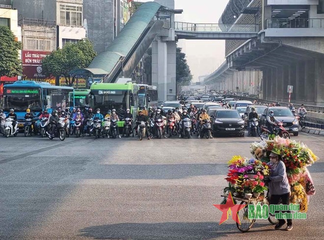 Nhiều tuyến đường ở Hà Nội không còn lộn xộn