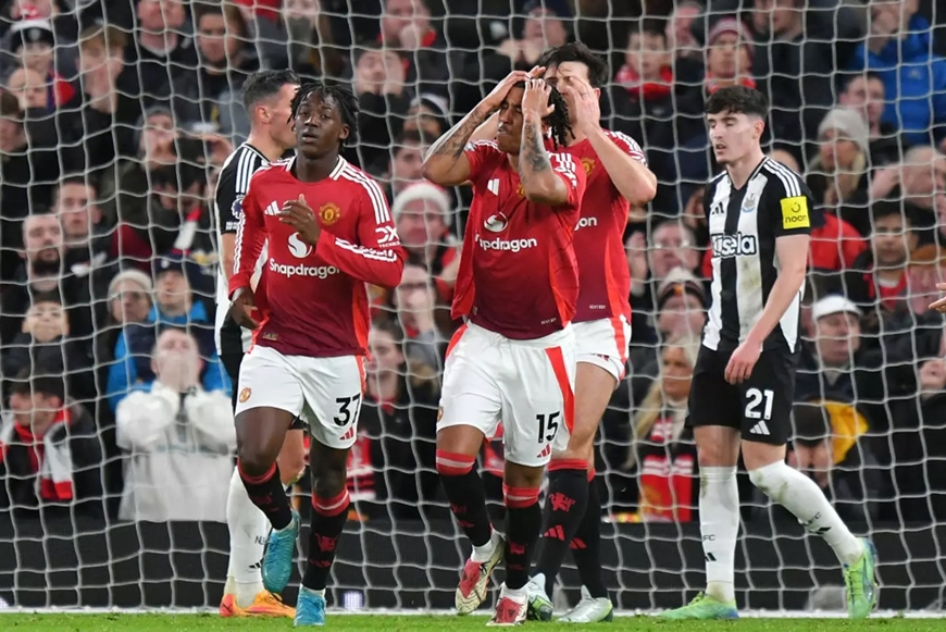 Tin thể thao (3-1): MU nguy cơ bị cắt hợp đồng kỷ lục