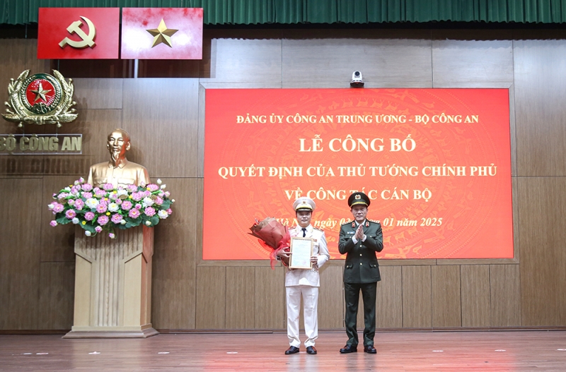 Trao quyết định bổ nhiệm Thiếu tướng Đặng Hồng Đức giữ chức vụ Thứ trưởng Bộ Công an