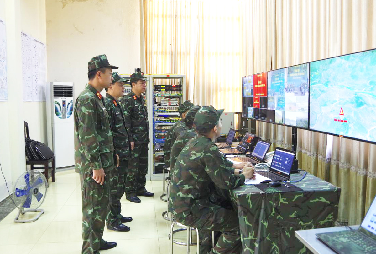 Làm chủ trang bị, bảo đảm thông tin liên lạc thông suốt