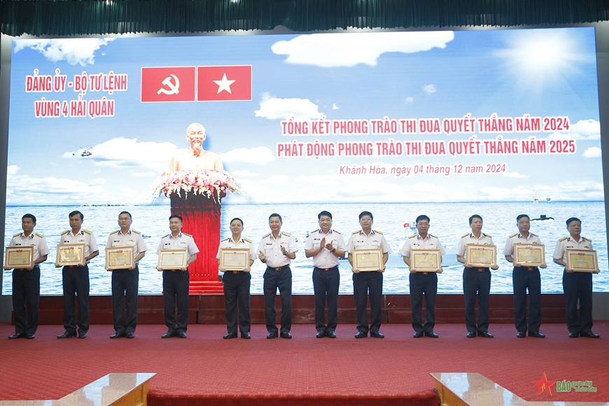Vùng 4 Hải quân kiên cường bám biển, bảo vệ chủ quyền biển, đảo thiêng liêng Vùng 4 Hải quân kiên cường bám biển, bảo vệ chủ quyền biển, đảo thiêng liêng
