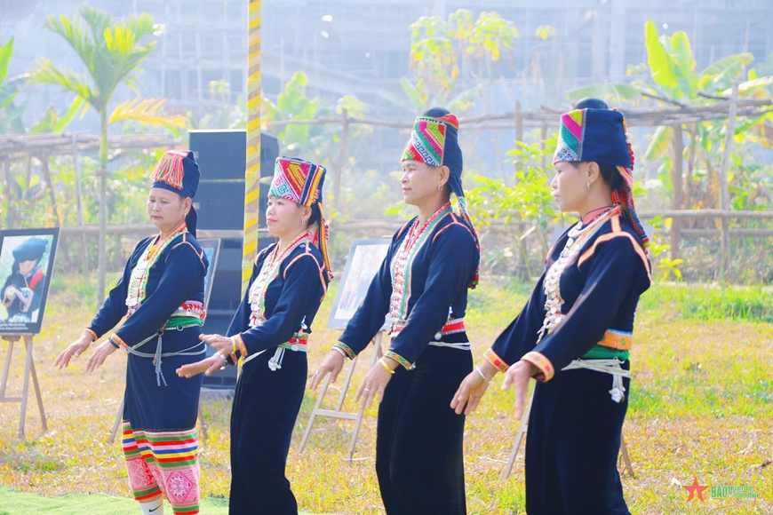 “Đón xuân ở bản em” cùng đồng bào các dân tộc phía Bắc