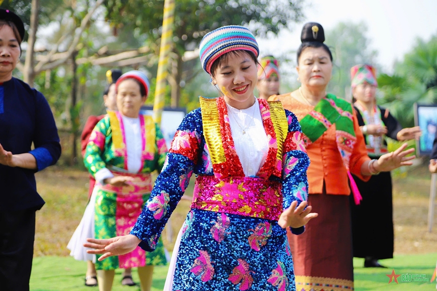 “Đón xuân ở bản em” cùng đồng bào các dân tộc phía Bắc