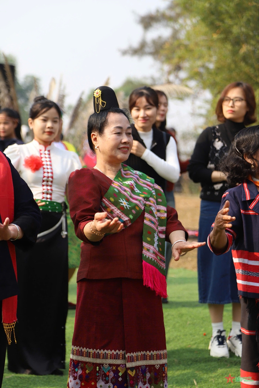 “Đón xuân ở bản em” cùng đồng bào các dân tộc phía Bắc