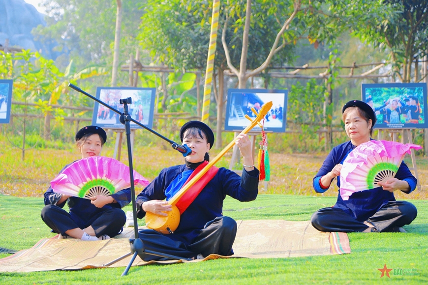 “Đón xuân ở bản em” cùng đồng bào các dân tộc phía Bắc