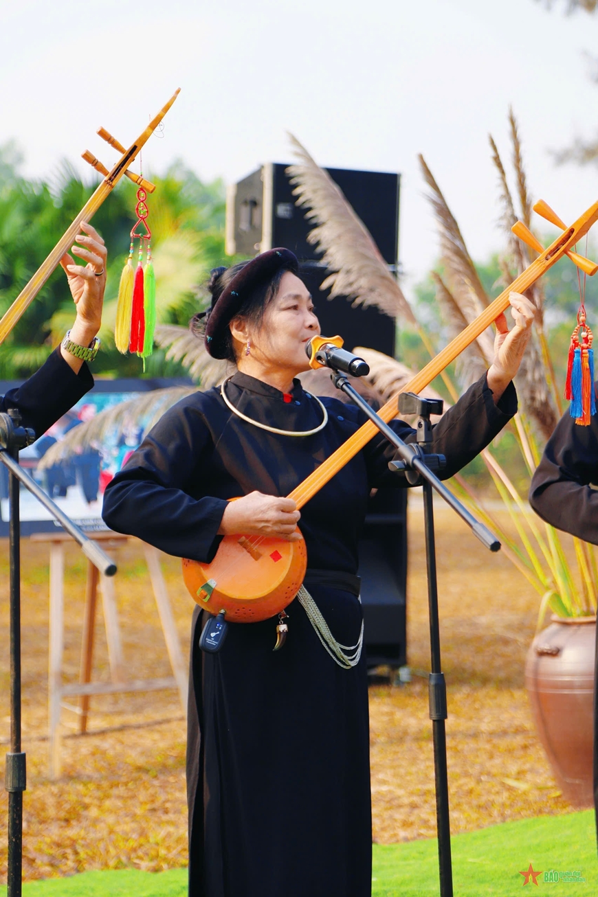 “Đón xuân ở bản em” cùng đồng bào các dân tộc phía Bắc