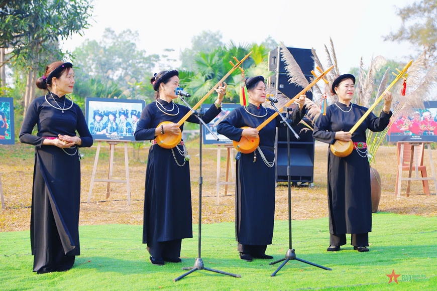 “Đón xuân ở bản em” cùng đồng bào các dân tộc phía Bắc
