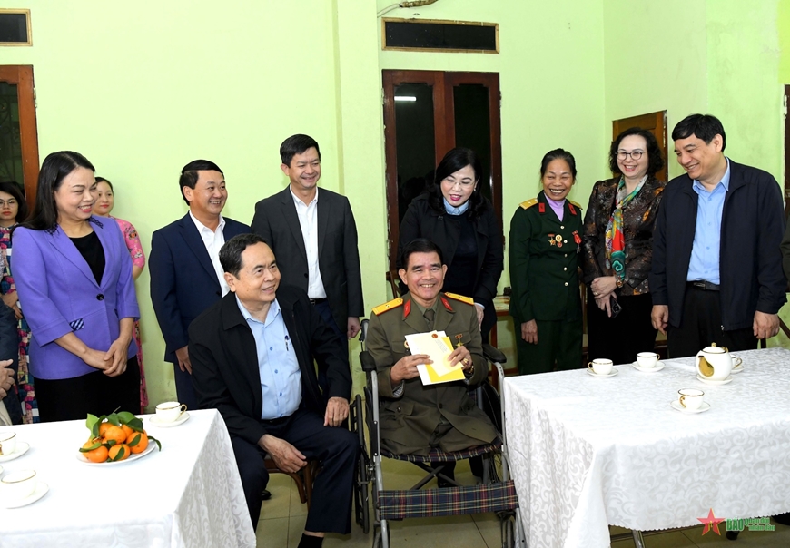 Chủ tịch Quốc hội Trần Thanh Mẫn thăm, tặng quà nhân dân và lực lượng vũ trang tỉnh Yên Bái